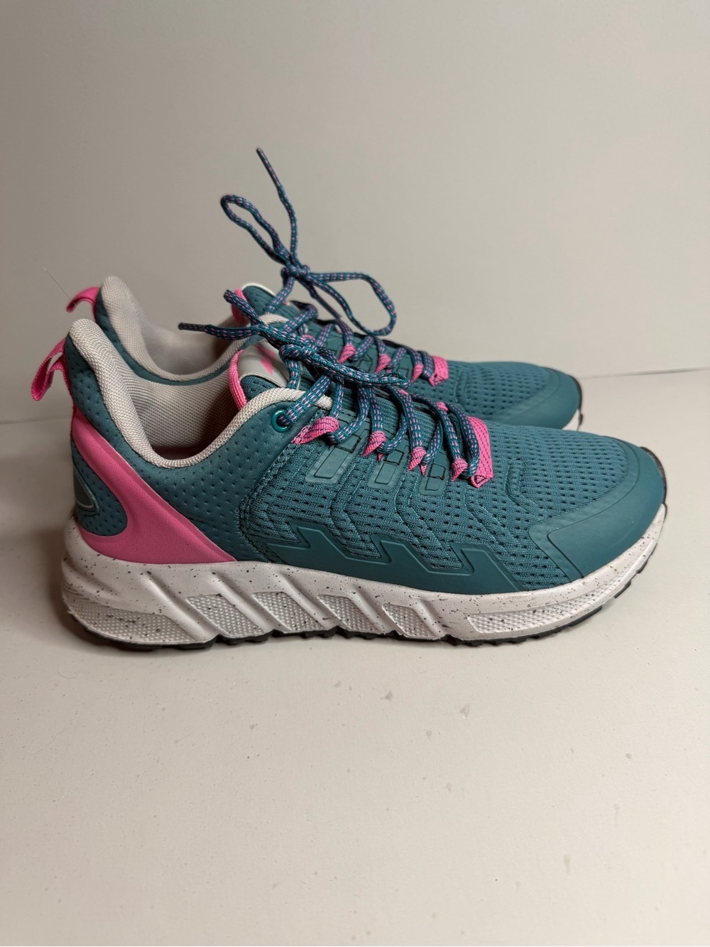 Avia Women’s Trail Running Walking Shoes Size 9.5 Teal Pink